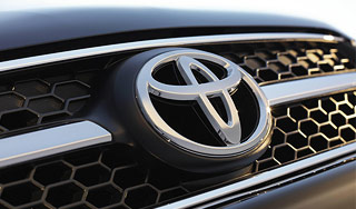 Toyota �������� 1,8 ��� ����� � ������