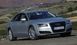 ����� Audi A8 ���������� ������� �� ����