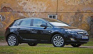 ����-�����: Opel Astra ���������� � ����������