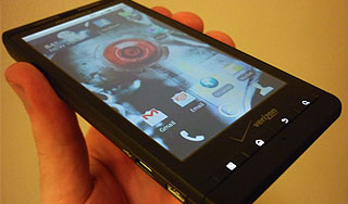 Motorola ����������� ���� ����� iPhone