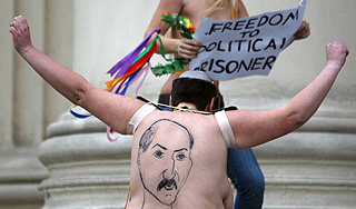 �������� �� FEMEN ������ � ��������� � ����