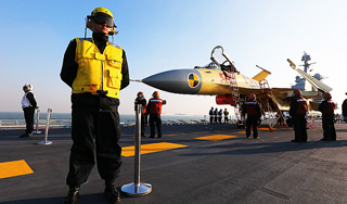 ����� ������� ������� J-15 �� ���������