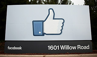 Facebook ����� �������� �� "Like"