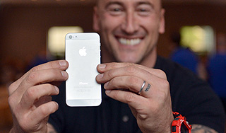 Apple �������� ������� iPhone �� $99