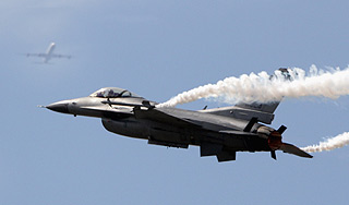 F-16 ����������� �������� ��� ���-������