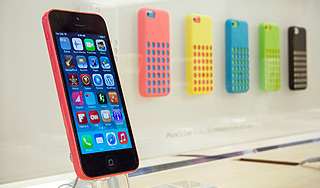 Apple ��������� ������������ ������ iPhone