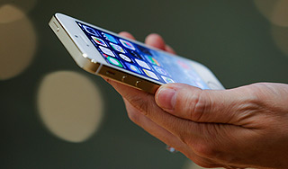 Apple �������� "��������" iPhone