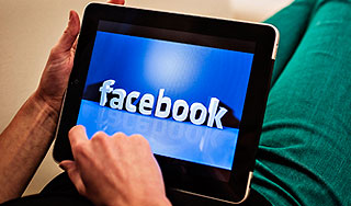Facebook ���������� 50 ��������� ����