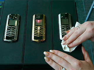 Vertu �������� Ferrari �� Bentley