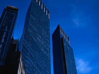 Time Warner ���������� �� 85 ���� ��������