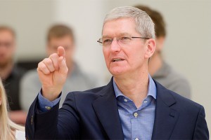 ����� Apple ������� ����������� $800 ���