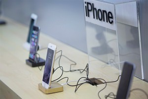 Apple ������� ���� �� iPhone � ������