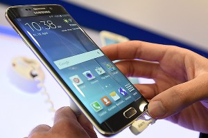 Samsung ��������� ������� ���� � ������