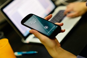 YotaPhone 2 ���� ������� ������������ � ���
