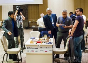 Ян Непомнящий (на фото справа)