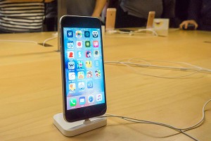 Apple �������� ���� �� iPhone 6s � ������