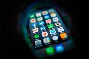 Apple �������� 4-��������� ������ iPhone 7