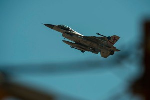 �������� F-16 ��� ����� �� ��-24 ������� � �����