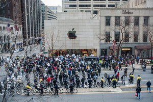 Apple �������� ��������� iPhone