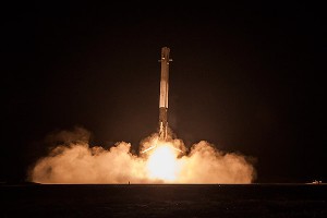 SpaceX ��������� ������ Falcon 9 (�����)